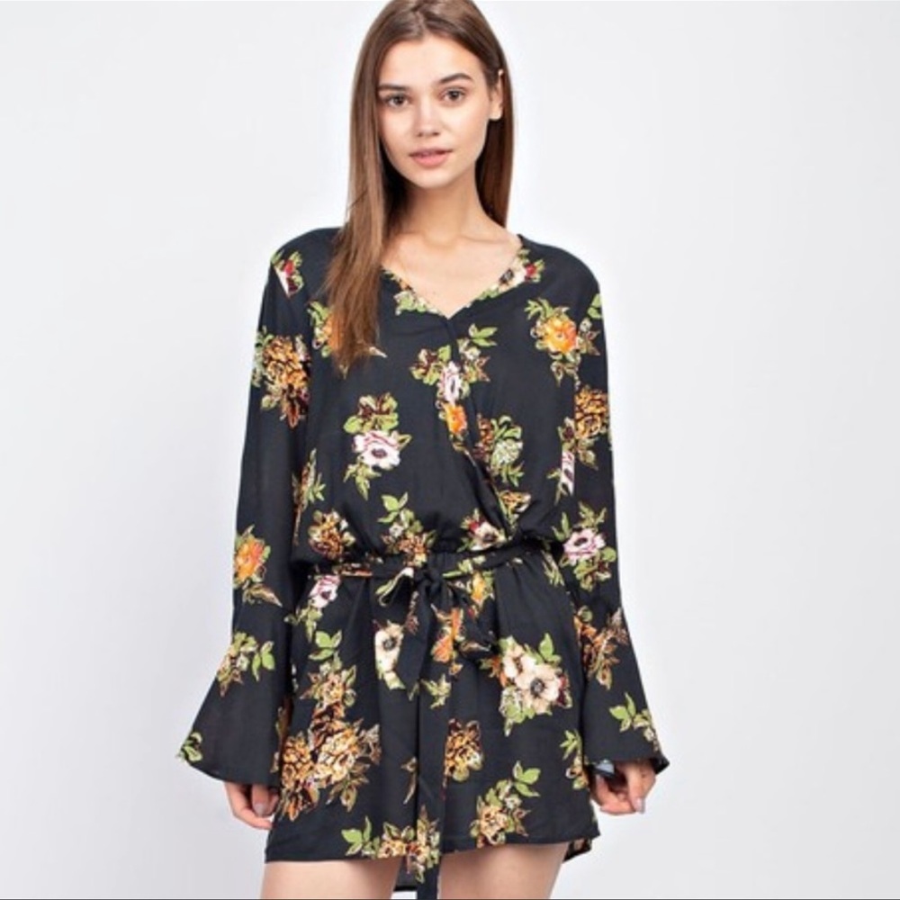 ☺ Black Floral Bell Sleeve Romper